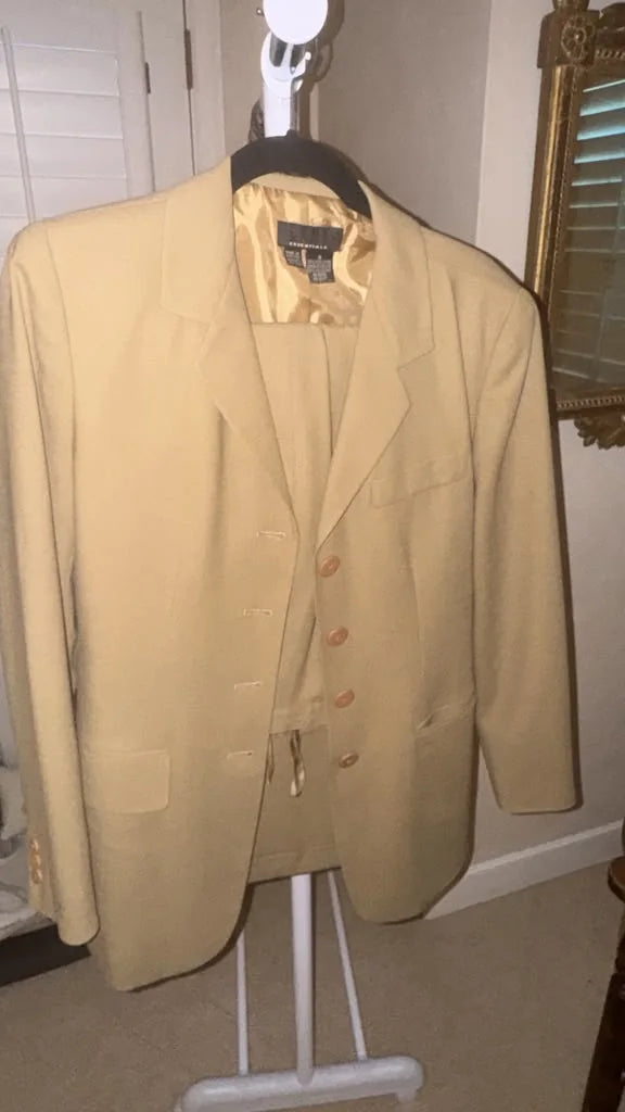 Ivory three-piece tailored suit front view | CCTwice luxury resale
